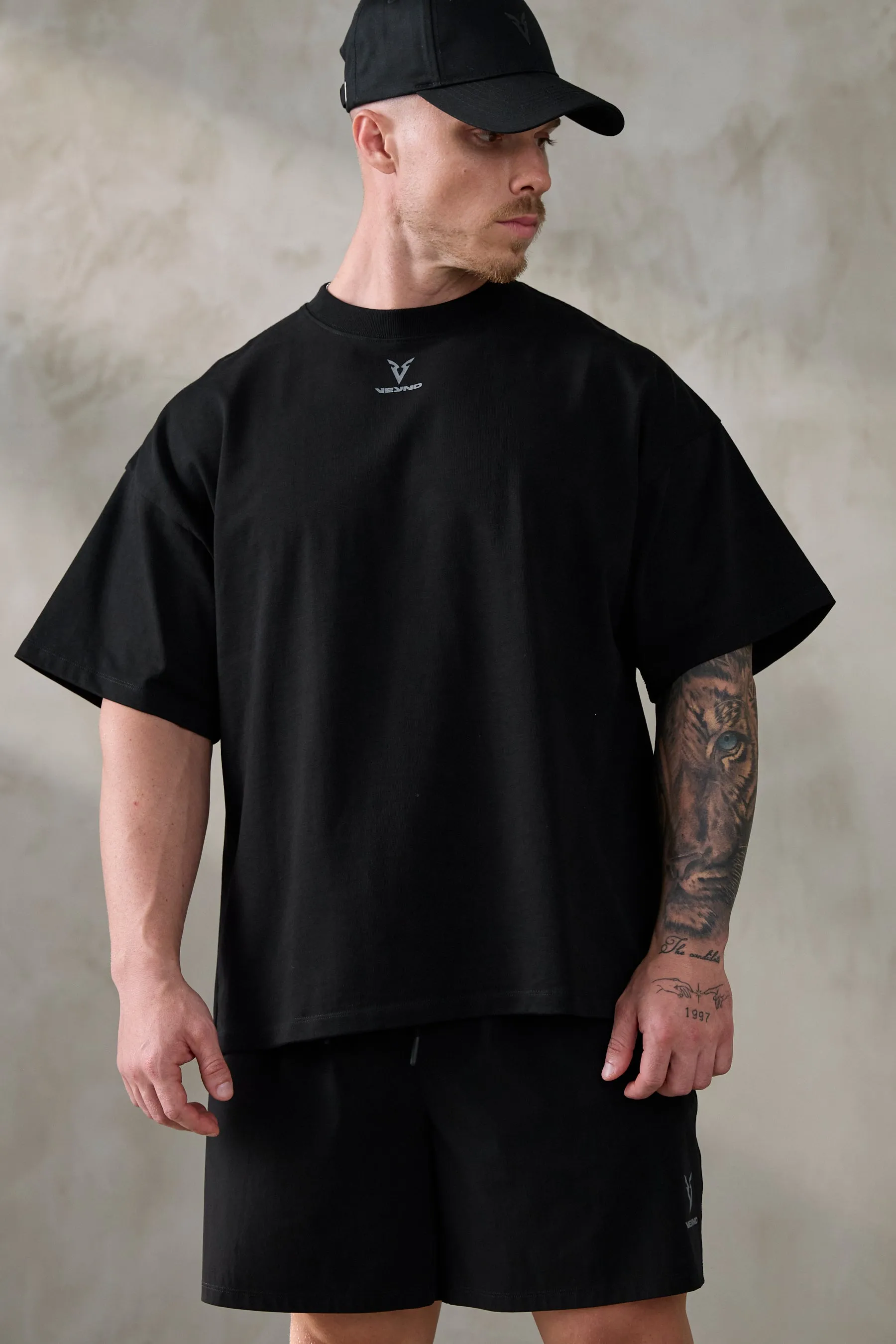 V_LYFE370 V GRAPHIC BOXY T-SHIRT - Black